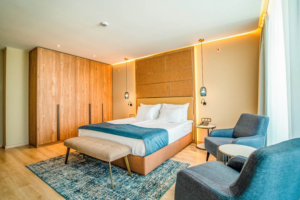 BOJ_79197_Wave_Resort_0719_34.jpg