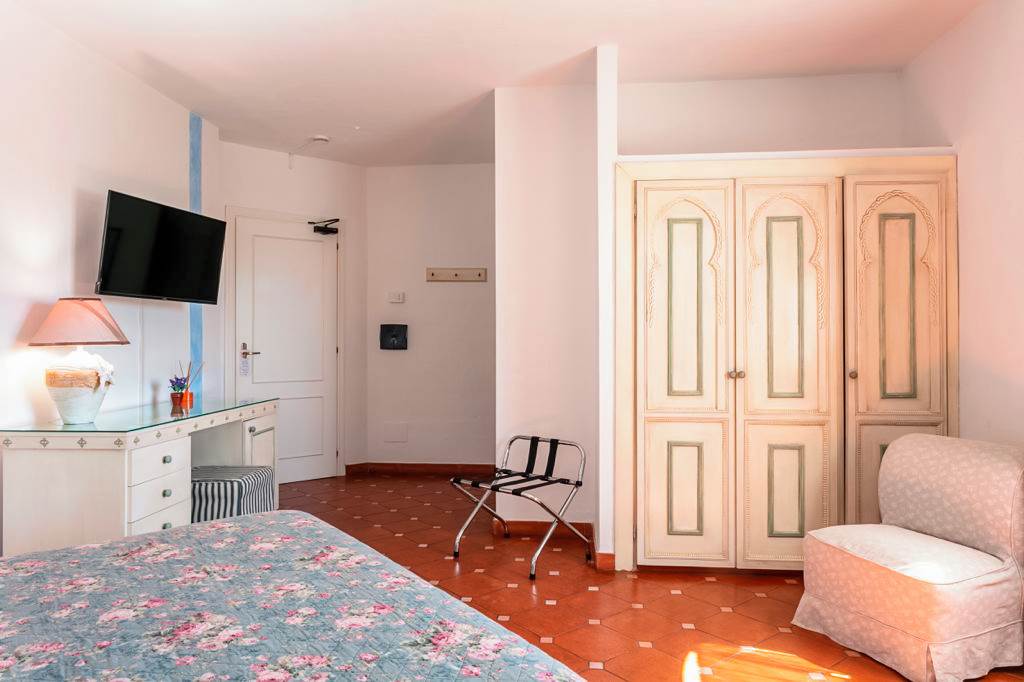 OLB_83072_Hotel_Stefania_Boutique_Hotel_0522_04.jpg
