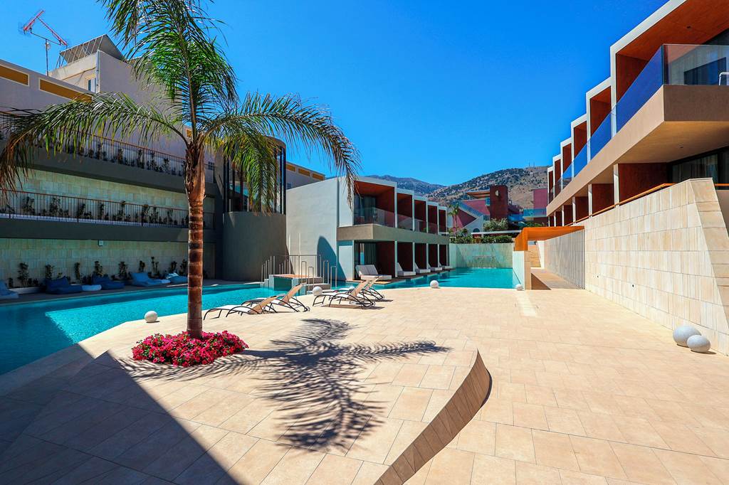 CHQ_87032_Harmony_Boutique_Resort_1224_04.jpg