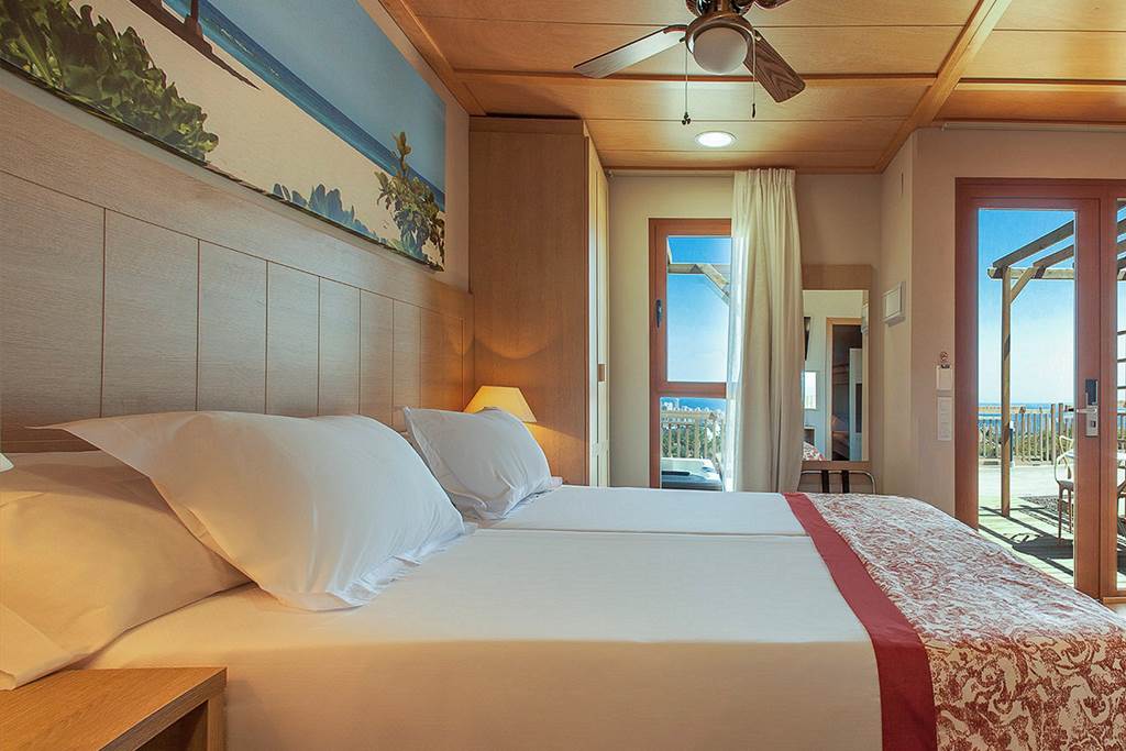 ALC_72808_Magic_Natura_Animal_Waterpark_&_Polynesian_Lodge_Resort_0524_04.jpg