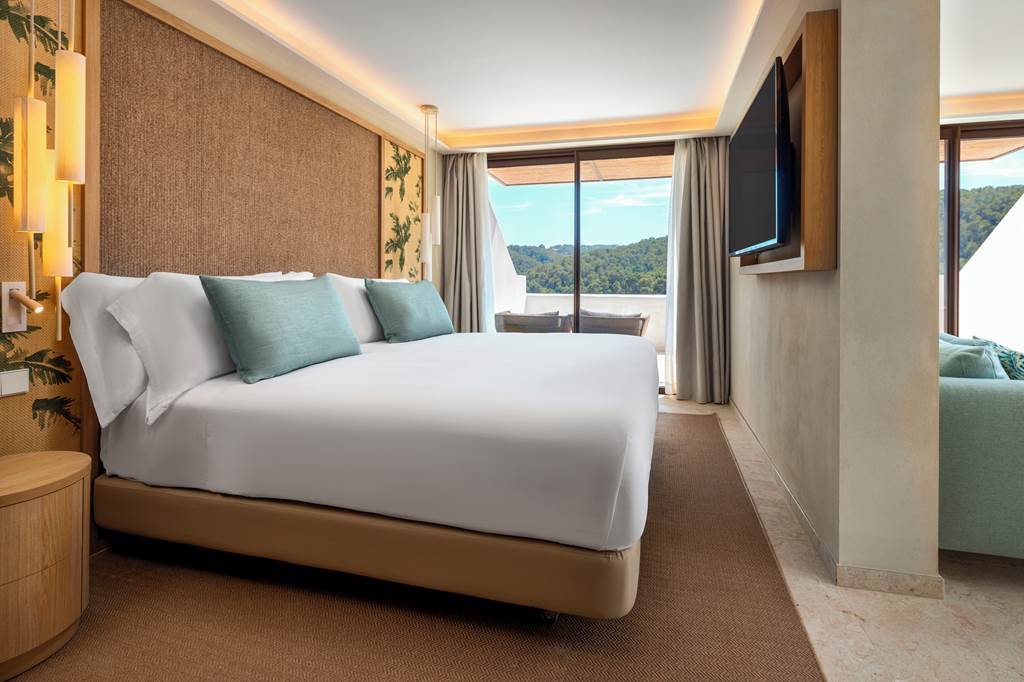 IBZ_71892_Cala_San_Miguel_Hotel_Ibiza_Curio_Collection_by_Hilton_0824_19.jpg