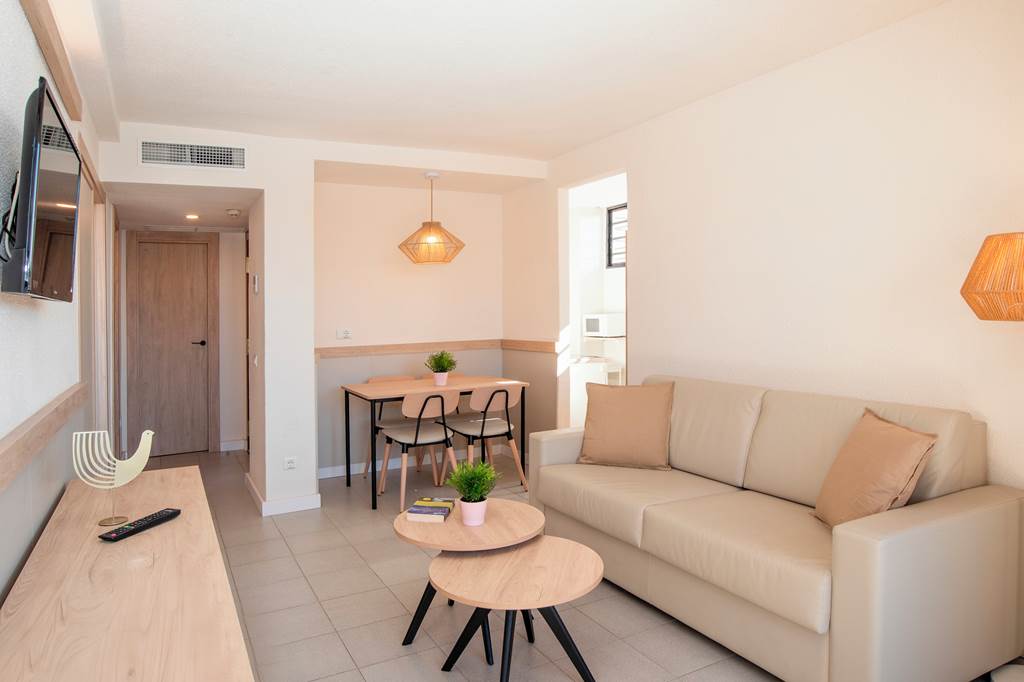 ALC_85143_Dynastic_Rooms_Apartments_0324_01.jpg