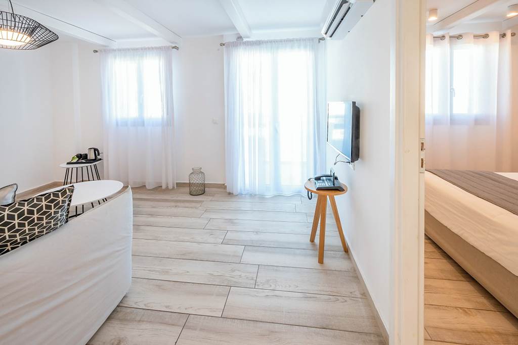 JTR_81480_Mediterranean_White_Resort_0123_48.jpg