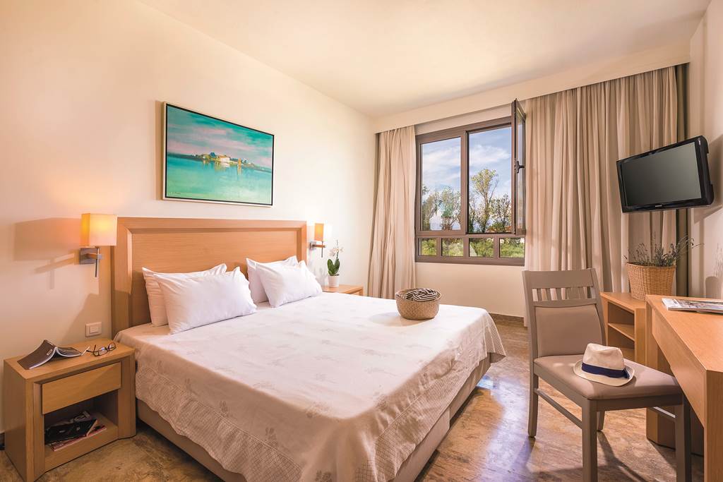 SKG_74441_Kassandra_Palace_1118_16.jpg