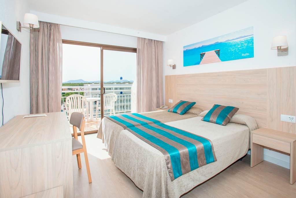 PMI_74182_Ilusion_Markus_and_Spa_0724_04.jpg