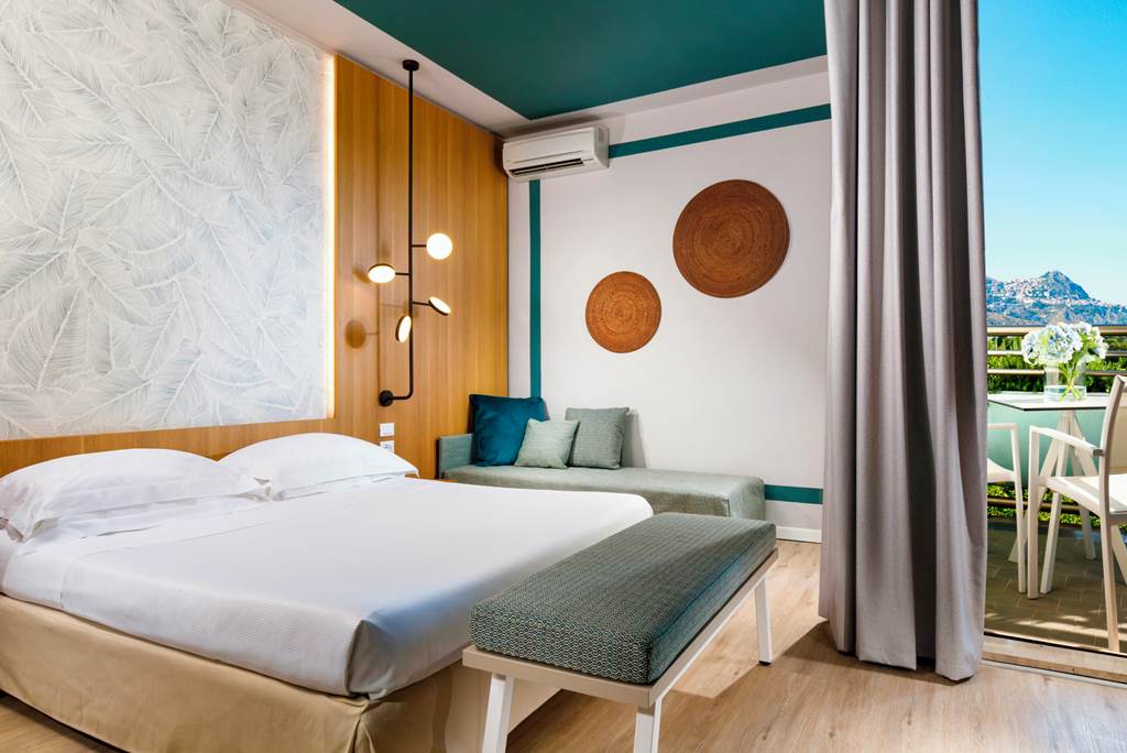 CTA_82942_UNAHOTELS_Naxos_Beach_Sicilia_0321_01.jpg
