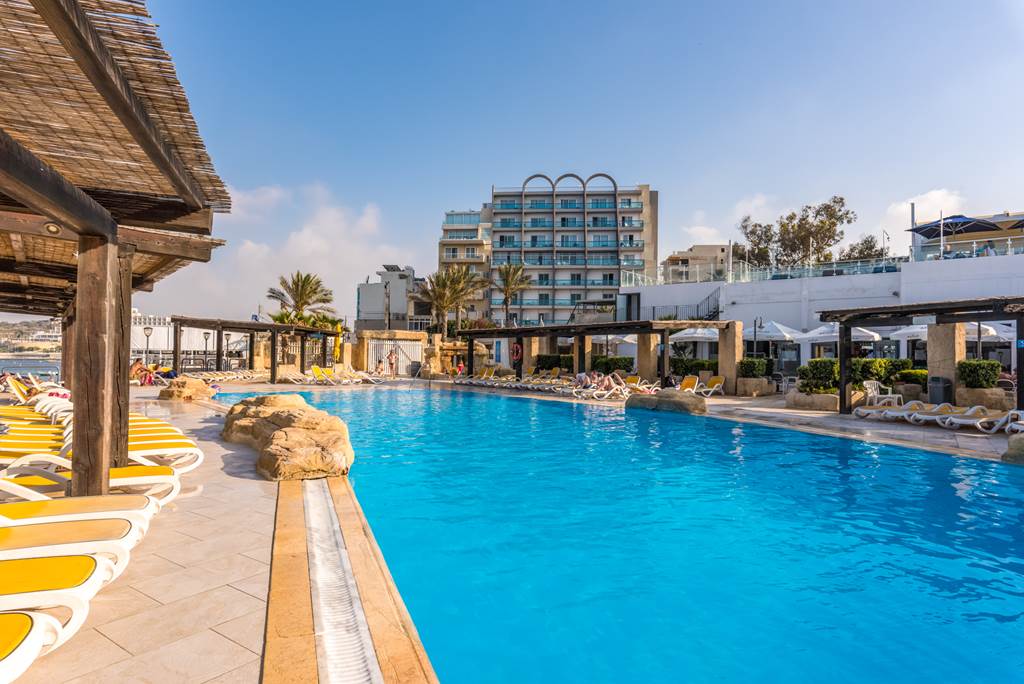MLA_74566_Sunny_Coast_Rst_Spa_0618_01.jpg