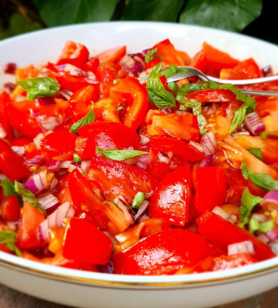 Austrian tomato salad