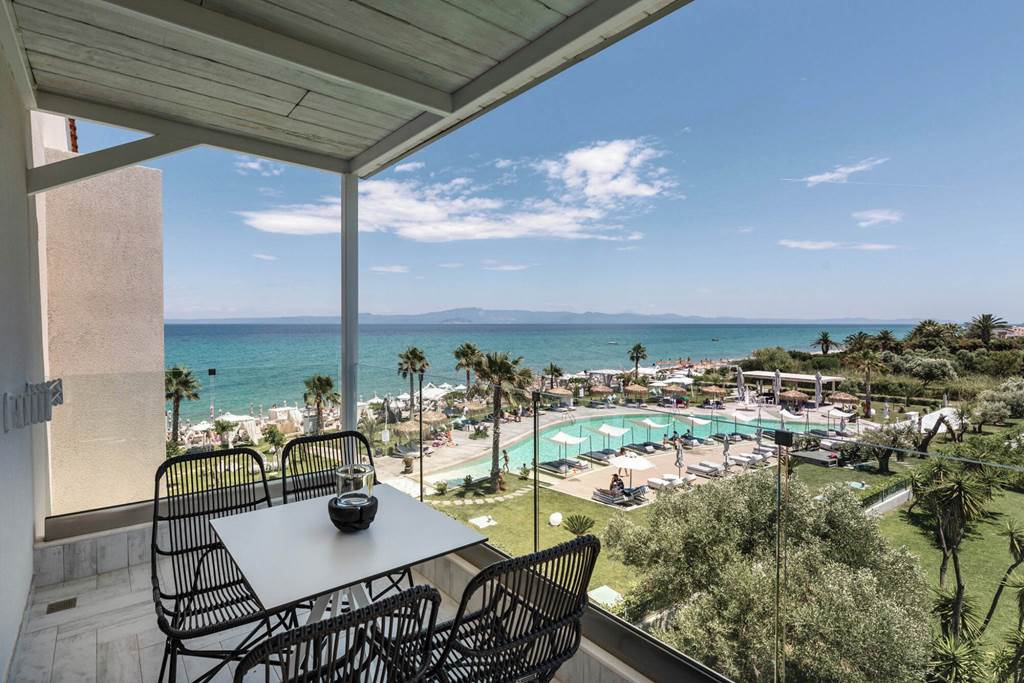 SKG_80160_Blue_Carpet_Luxury_Suites_0325_04.jpg