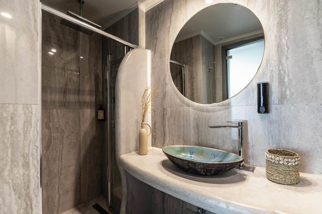 SKG_80160_Blue_Carpet_Luxury_Suites_0325_02.jpg