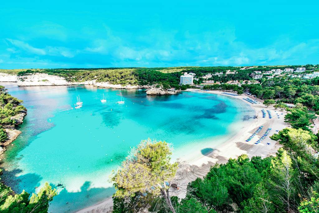MAH_81730_Villa_Isa_1219_06.jpg
