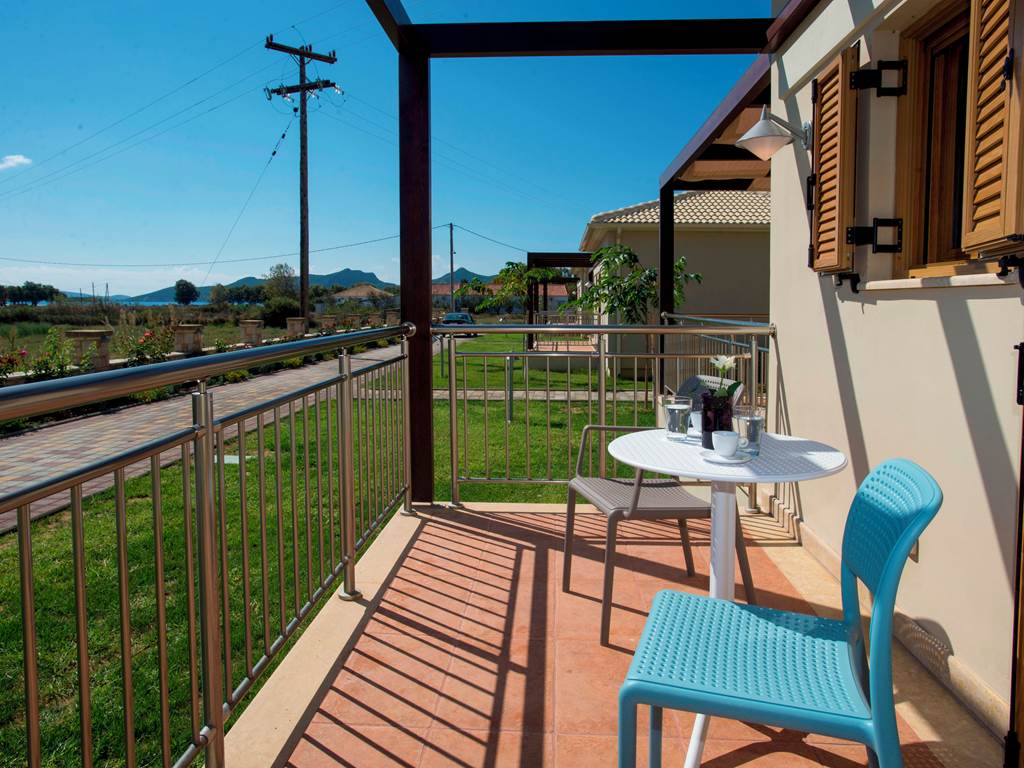 KLX_84321_Niriides_Villas_Hotel_1122_01.jpg
