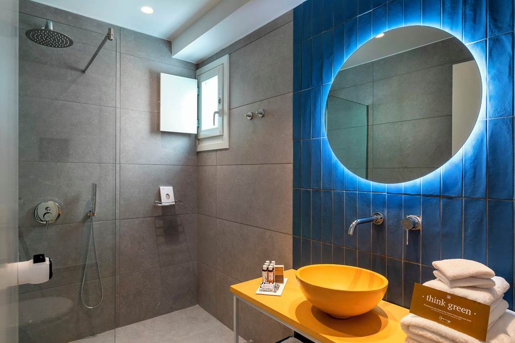 JTR_84577_Secret_View_Hotel_0323_34.jpg