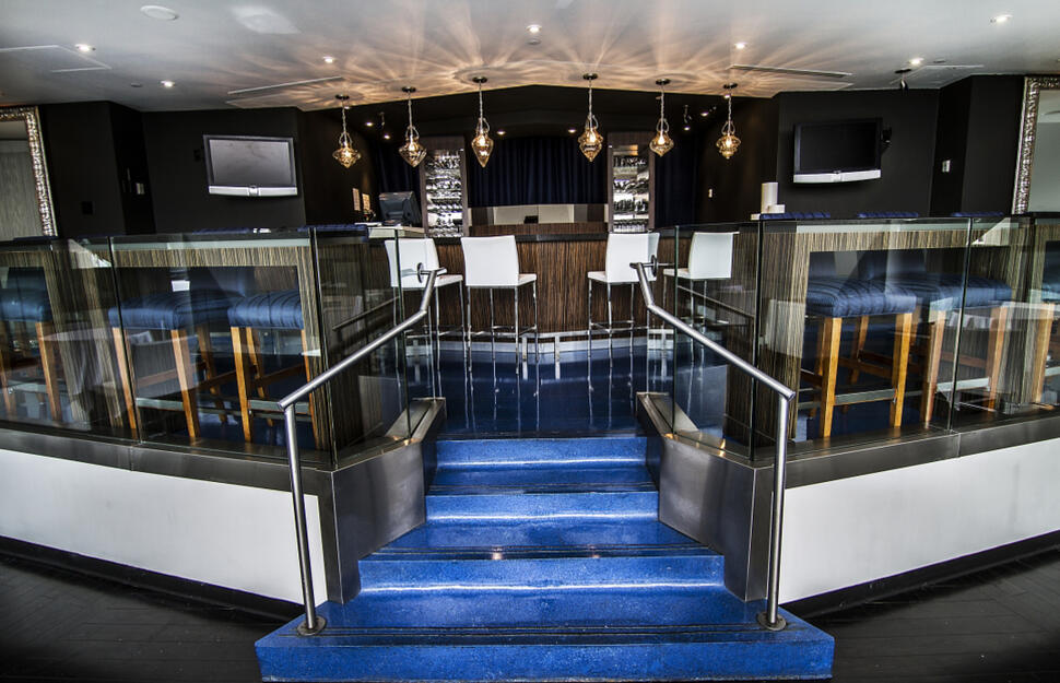 Hilton-Niagara-Falls-Fallsview-Hotel-Suites-8.jpg