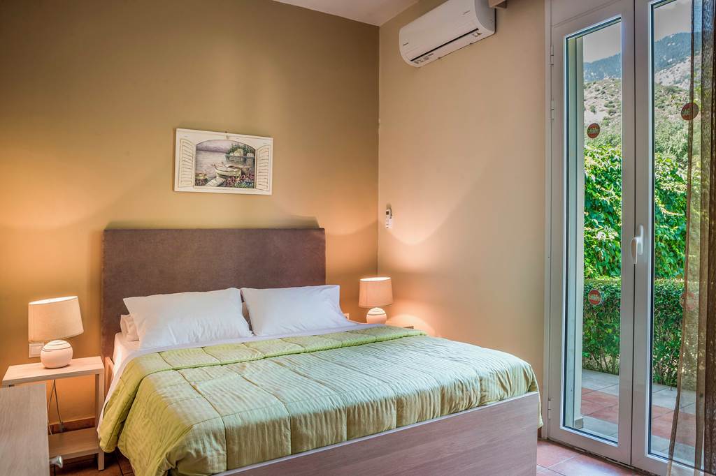 EFL_86107_Villa_Marina_Garden_0923_10.jpg