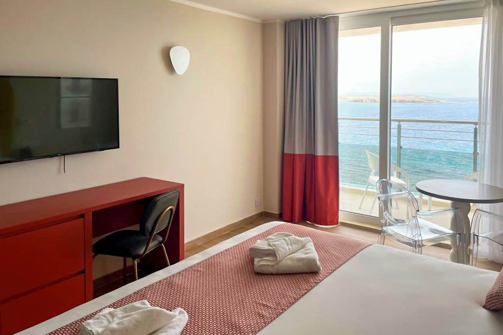 MLA_83456_Seaview_Hotel_1221_02.jpg