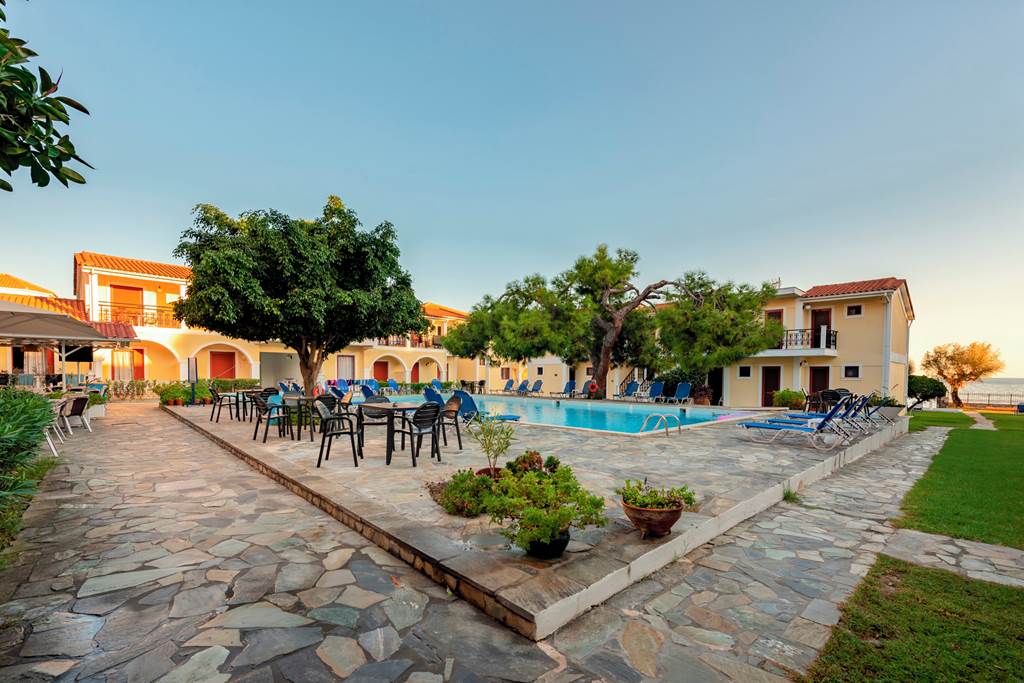 ZTH_82523_Iliessa_Beach_1120_03.jpg