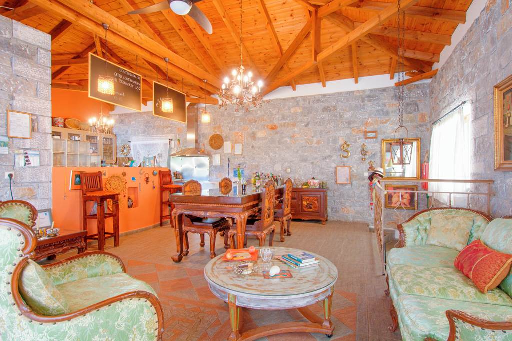KLX_83890_Stephanou_Inn_0923_14.jpg
