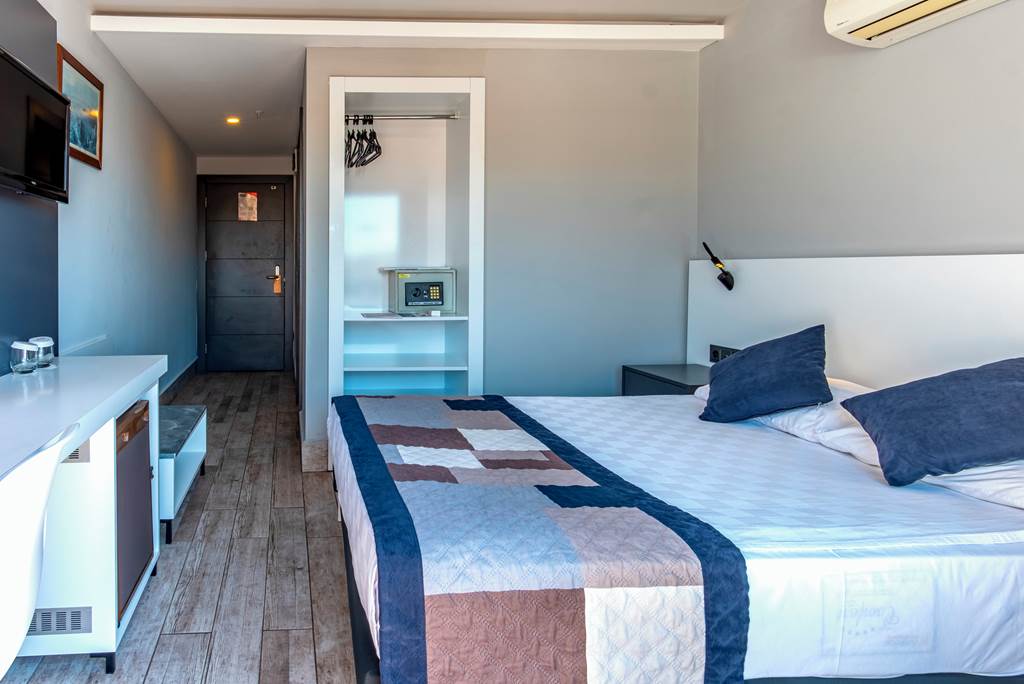 AYT_85744_White_City_Beach_Hotel_0824_01.jpg