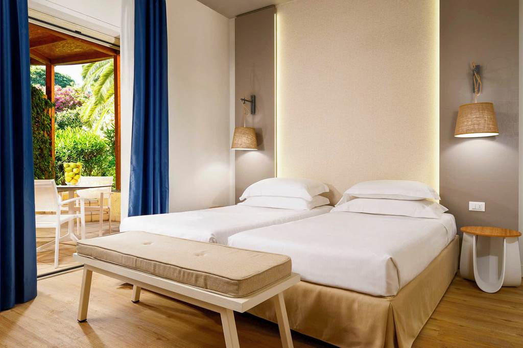 CTA_82942_UNAHOTELS_Naxos_Beach_Sicilia_0424_02.jpg