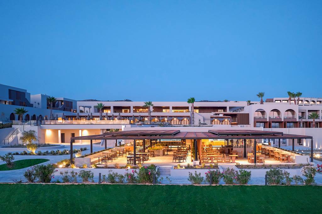 RHO_85402_Elissa_Lifestyle_Resort_0523_11.jpg
