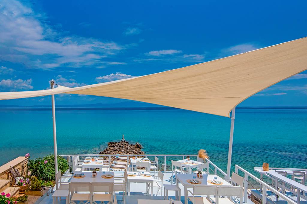 SKG_80931_White_Suites_0623_08.jpg