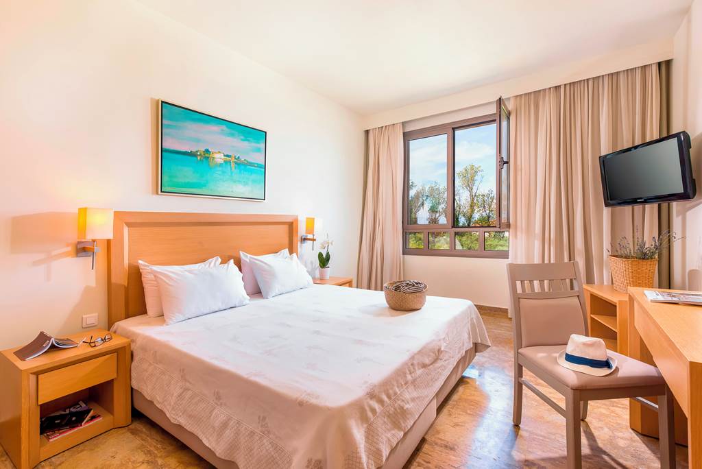 SKG_74441_Kassandra_Palace_0720_18.jpg