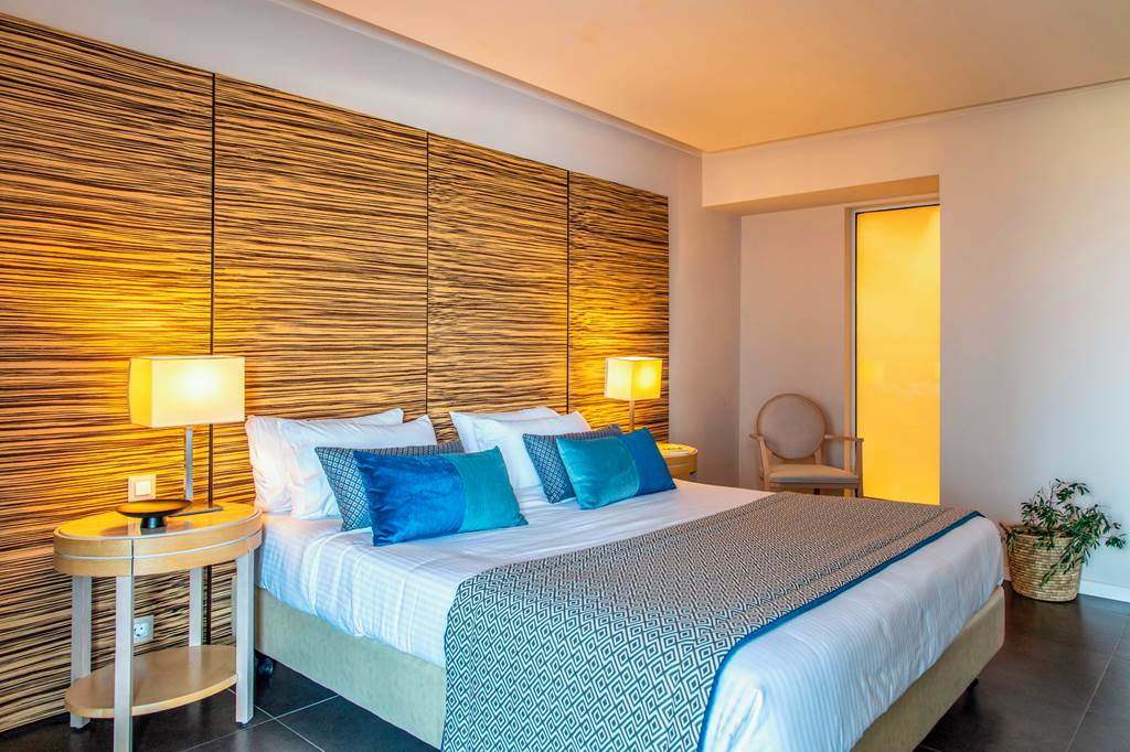 RHO_69277_Eden_Roc_Hotel_0322_01.jpg