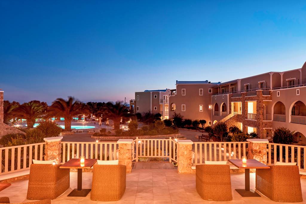 JTR_81456_Santo_Miramare_Resort_1119_02.jpg