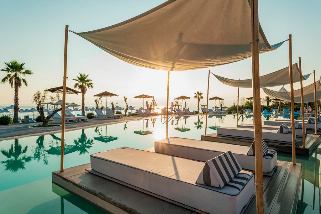 SKG_80160_Blue_Carpet_Luxury_Rooms_1224_08.jpg