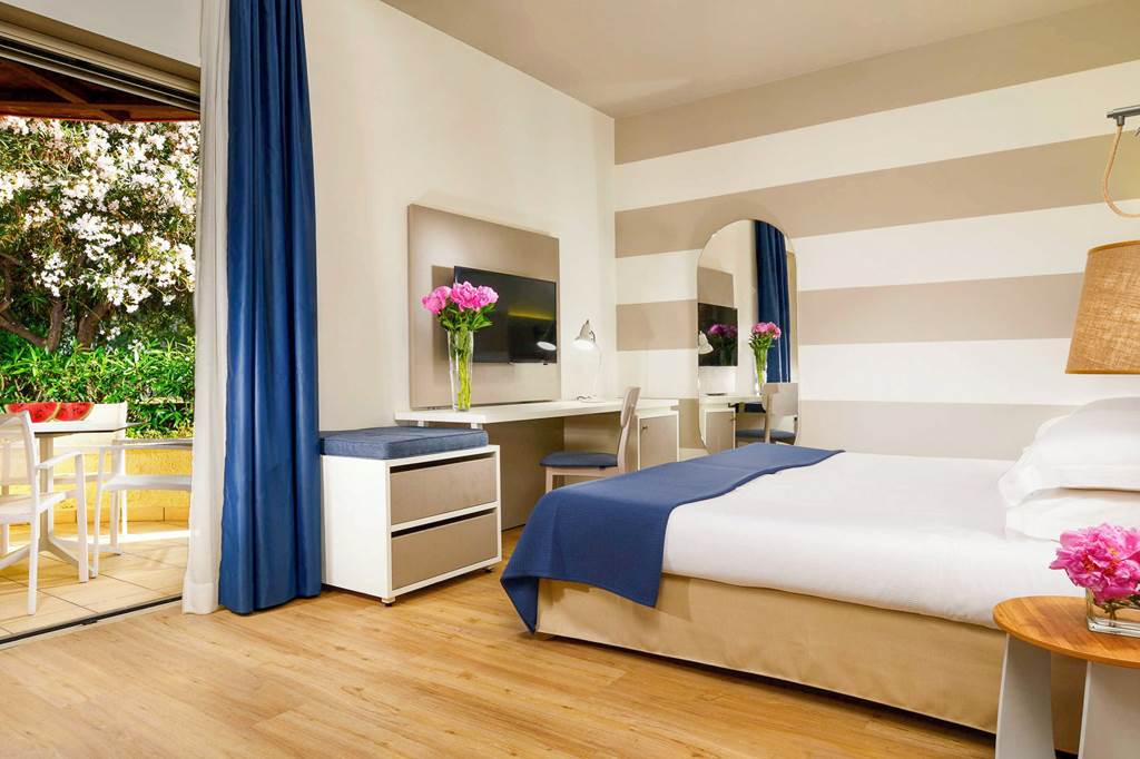 CTA_82942_UNAHOTELS_Naxos_Beach_Sicilia_0424_03.jpg