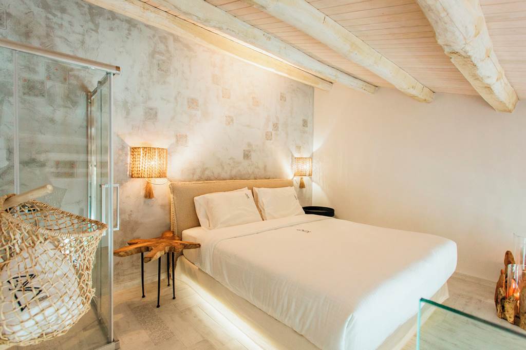 SKG_80160_Blue_Carpet_Luxury_Suites_1224_24.jpg