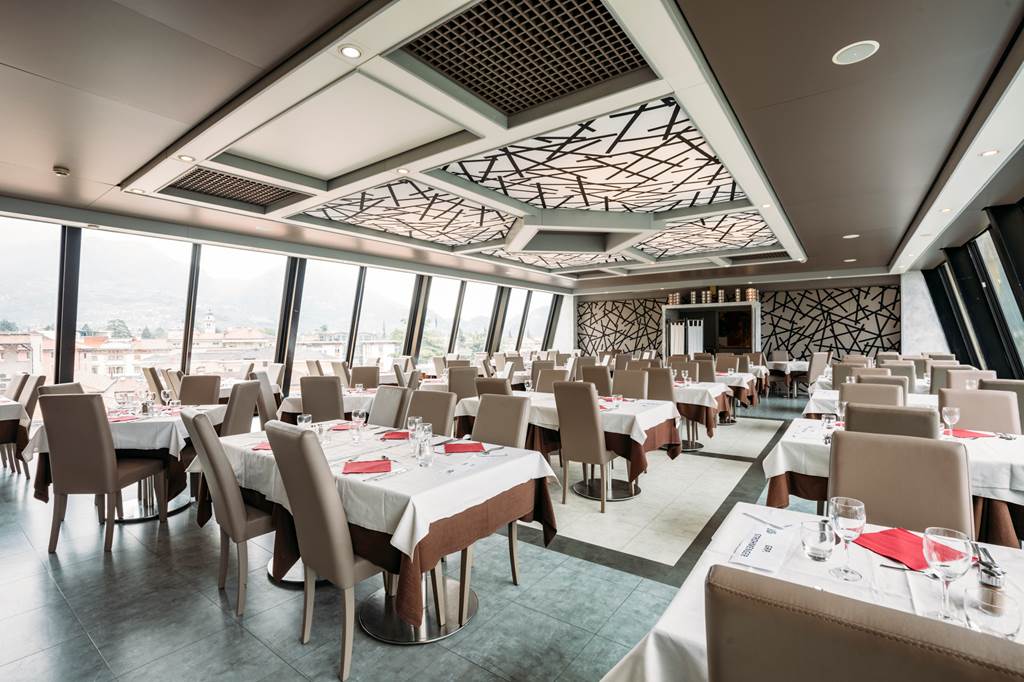 VRN_73698_GRAND_HTL_RIVA_0718_01.jpg