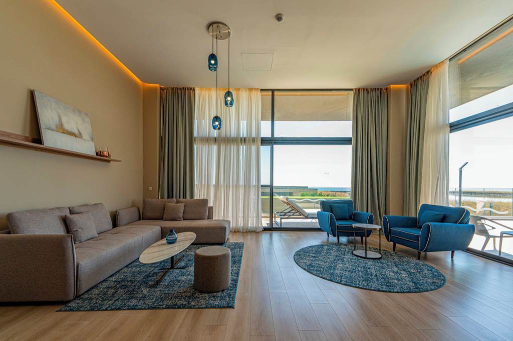 BOJ_79197_Wave_Resort_1123_02.jpg