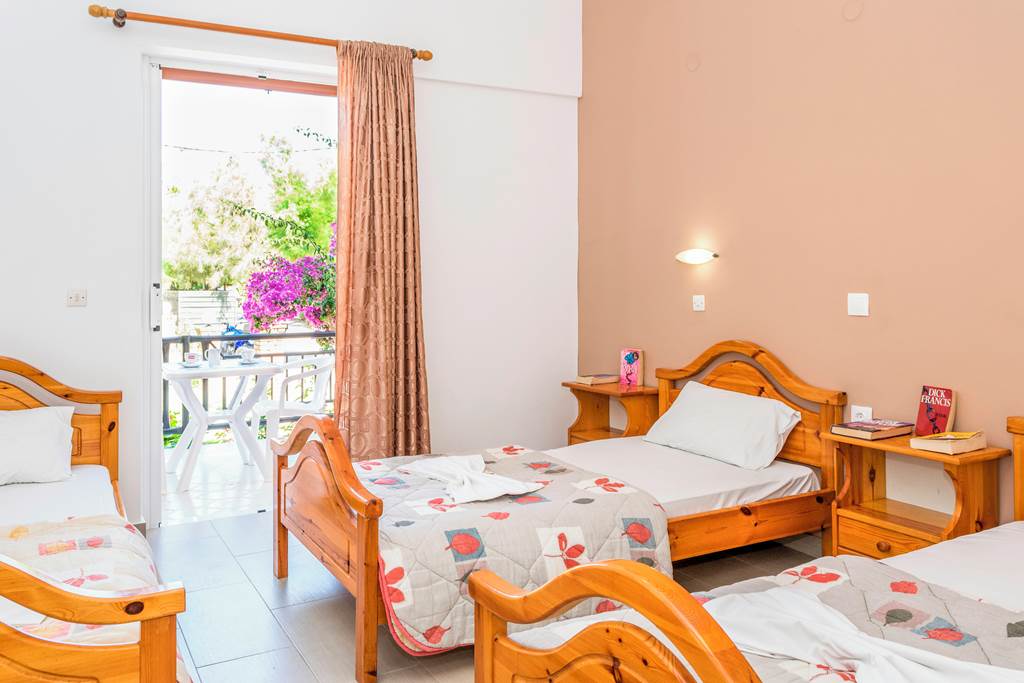 ZTH_81235_Costas_Apartments_1019_11.jpg