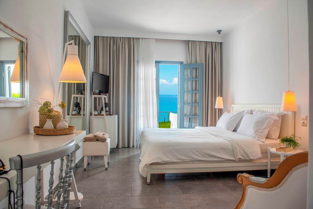 SKG_80931_White_Suites_0623_04.jpg