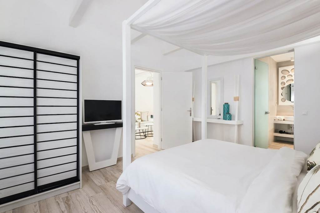 JTR_81480_Mediterranean_White_Resort_0822_07.jpg