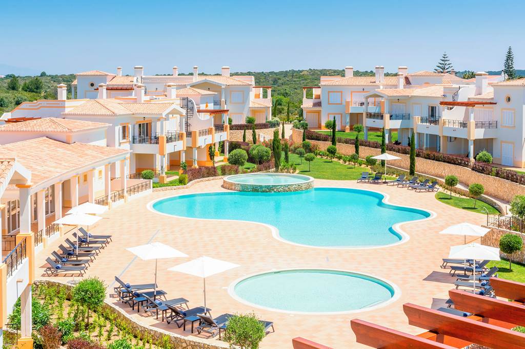 FAO_74344_Salema_Beach_Village_0819_05.jpg