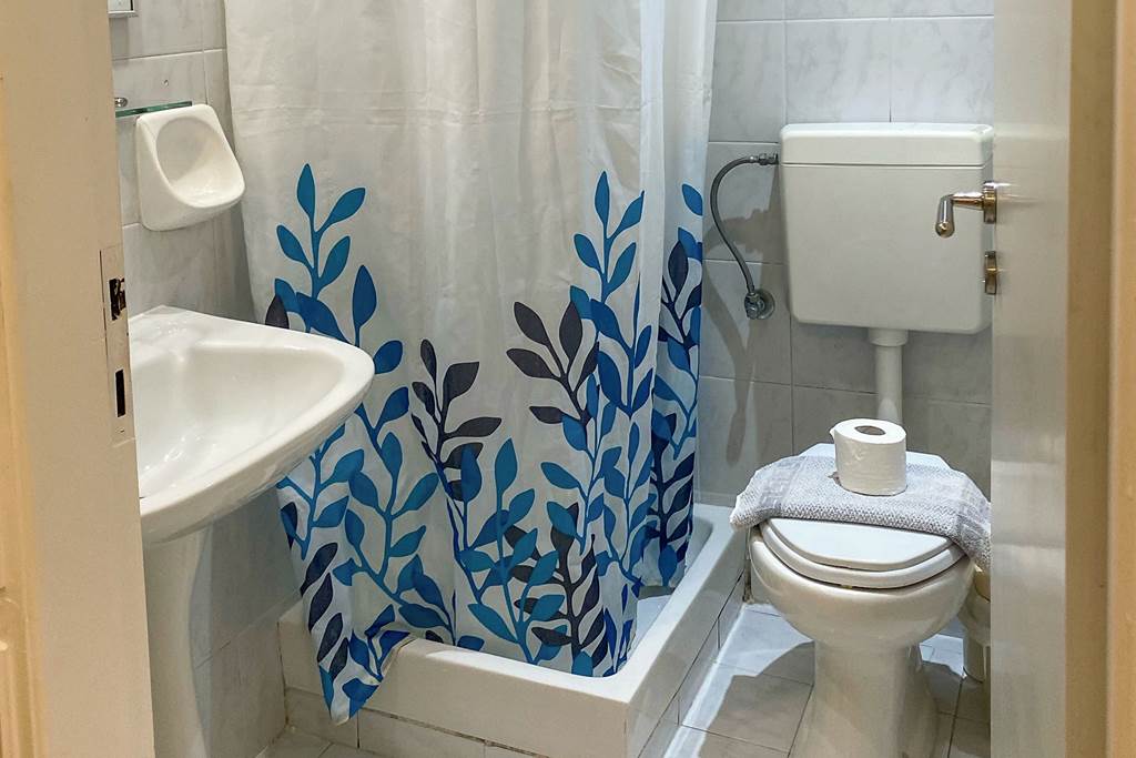 HER_71142_Pella_Apartments_0723_04.jpg