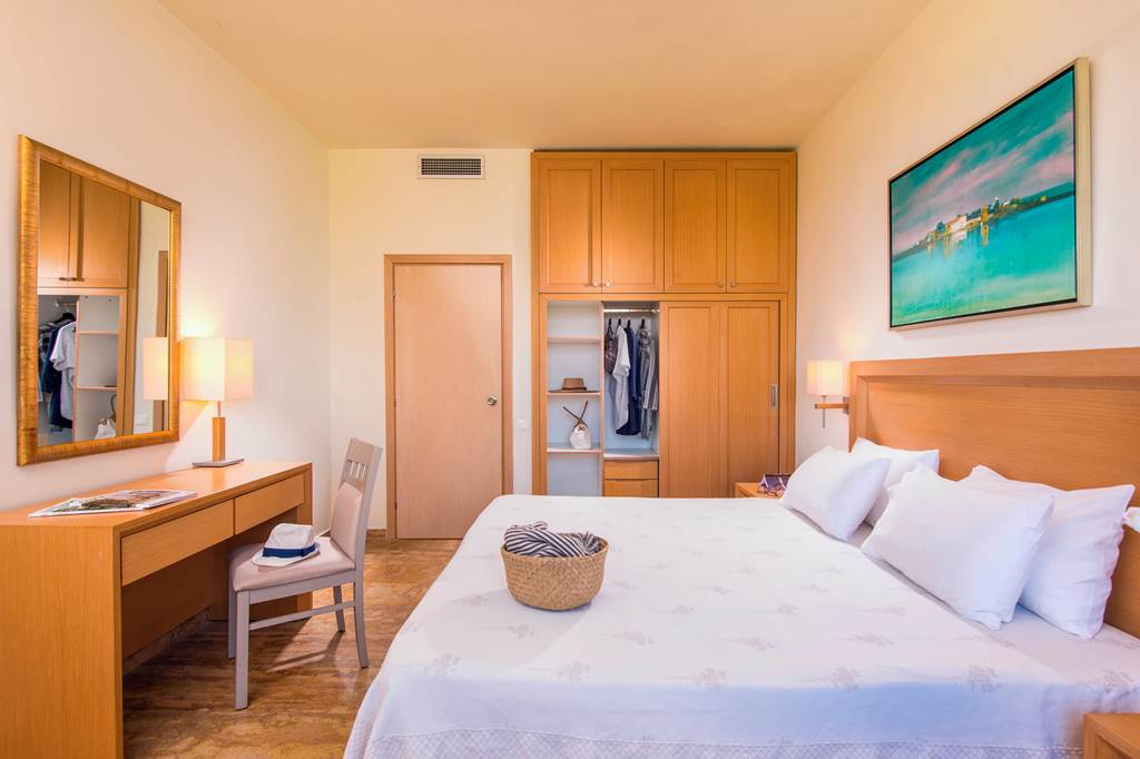 SKG_74441_Kassandra_Palace_0723_10.jpg