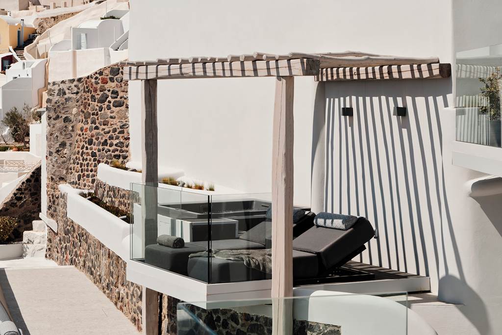 JTR_84225_Hom_Santorini_0423_16.jpg