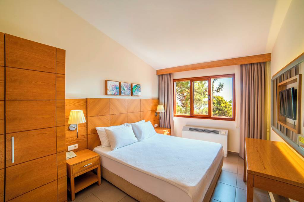 ADB_84274_Pine_Bay_Resort_0922_10.jpg