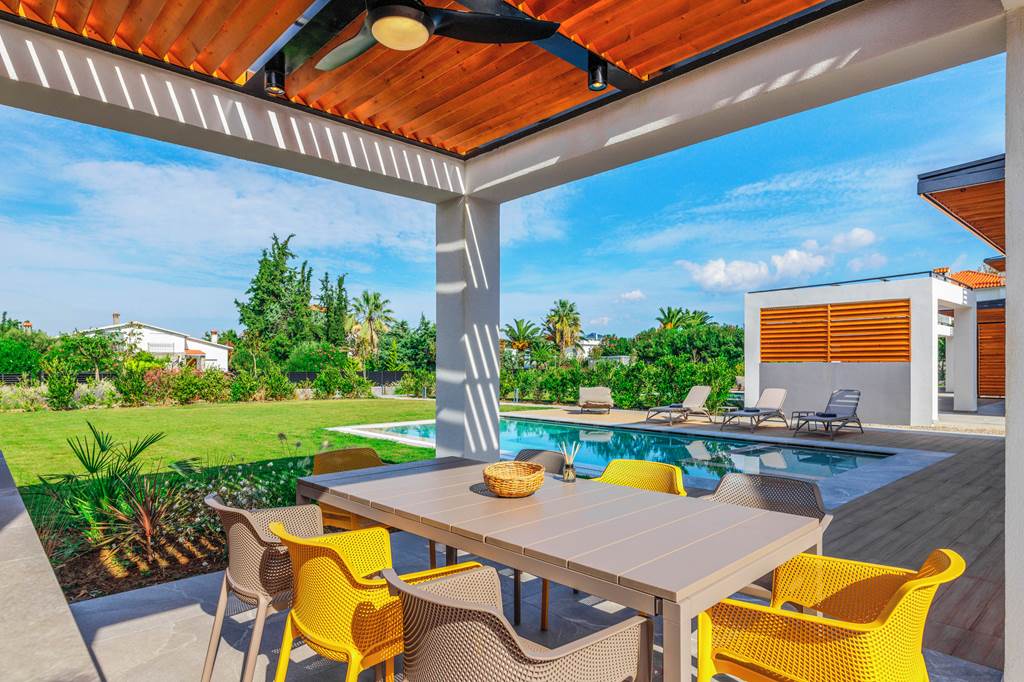 SKG_88843_Villa_Summer_Pearls_0125_06.jpg