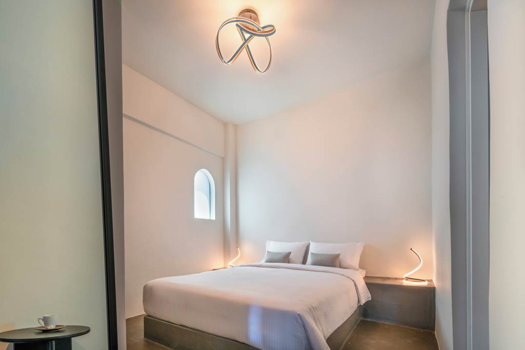 JTR_84264_Colombo's_Beachfront_0822_04.jpg