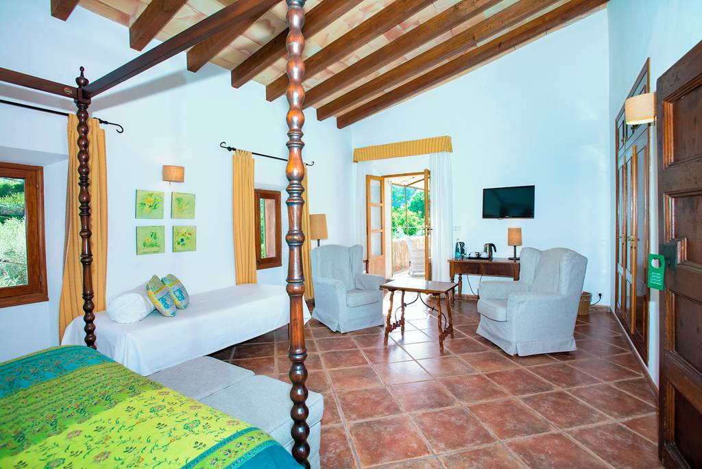 PMI_73658_Hotel_Es_Port_0822_21.jpg