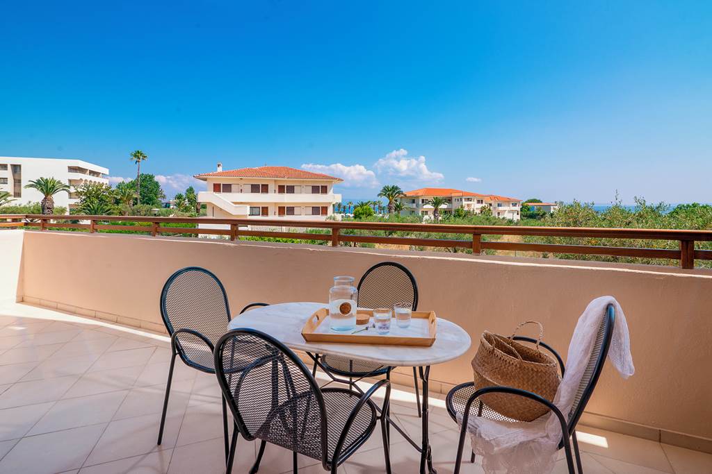 SKG_74441_Kassandra_Palace_0723_09.jpg