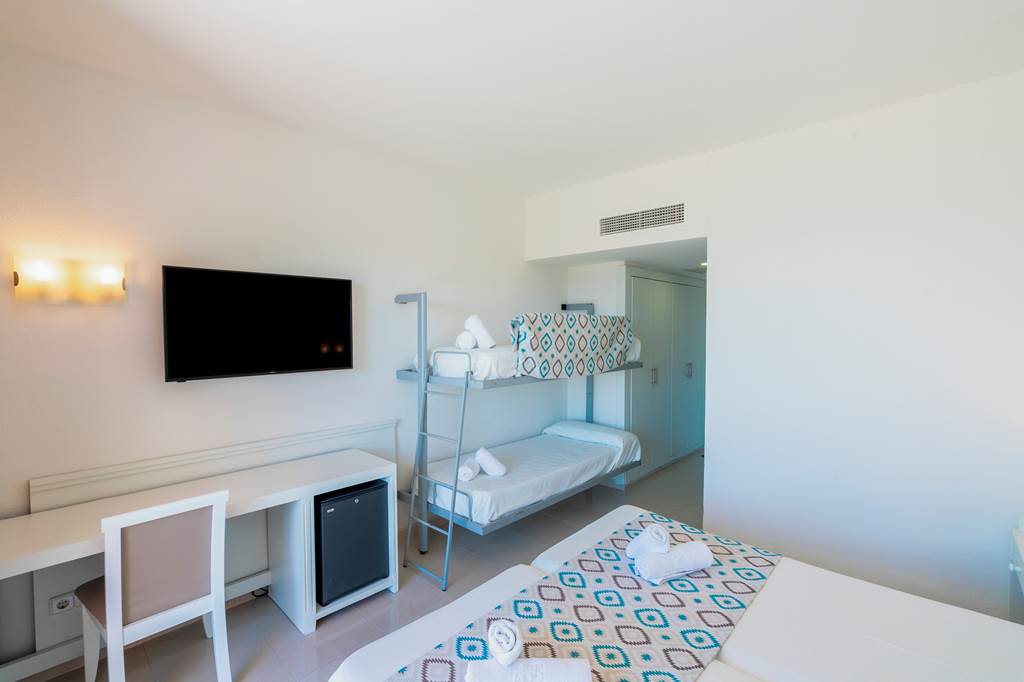 MAH_3599_Club_Hotel_Aguamarina_0723_03.jpg