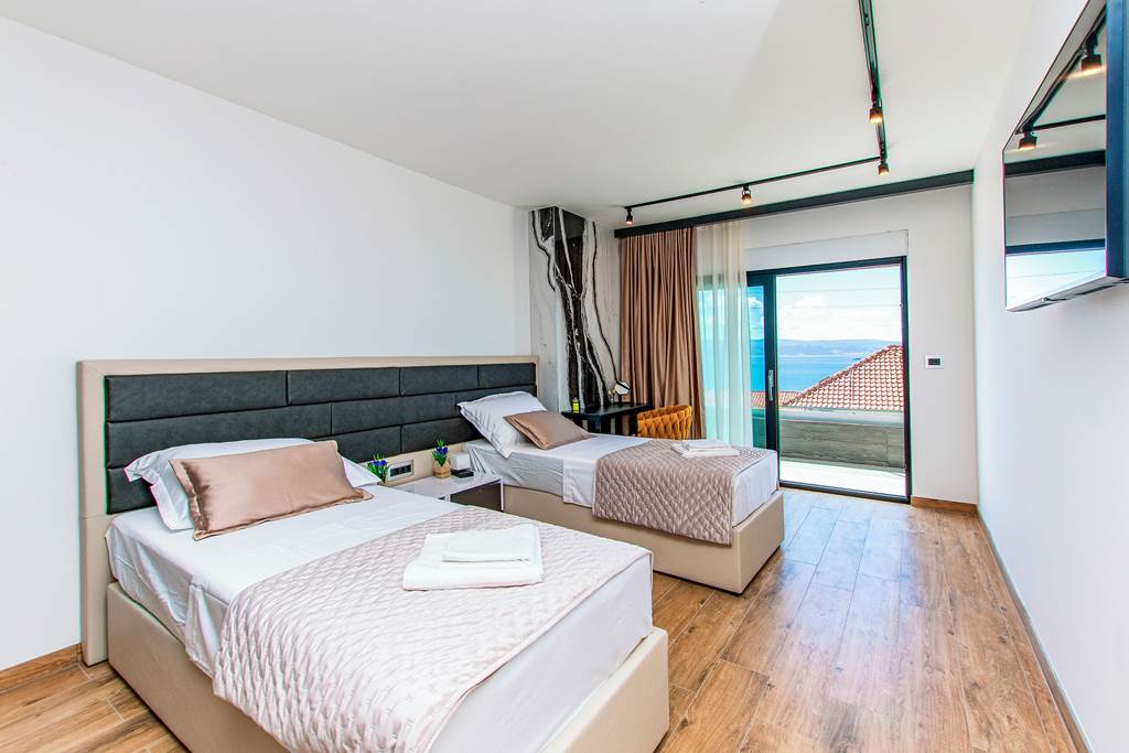 SPU_87843_Villa_Panorama_Perch_0724_02.jpg