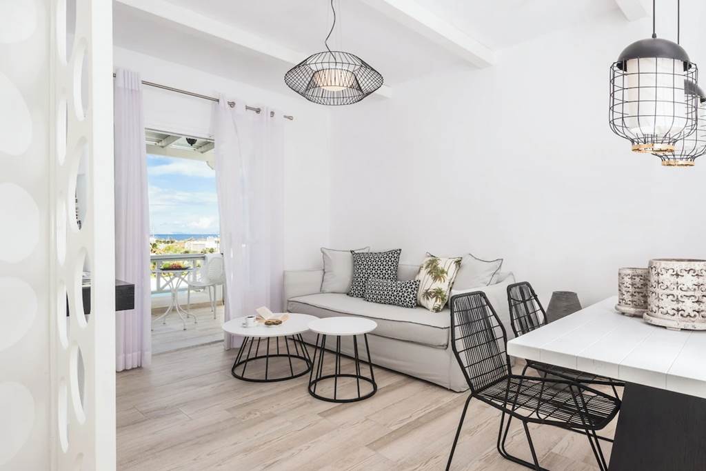 JTR_81480_Mediterranean_White_Resort_0822_05.jpg