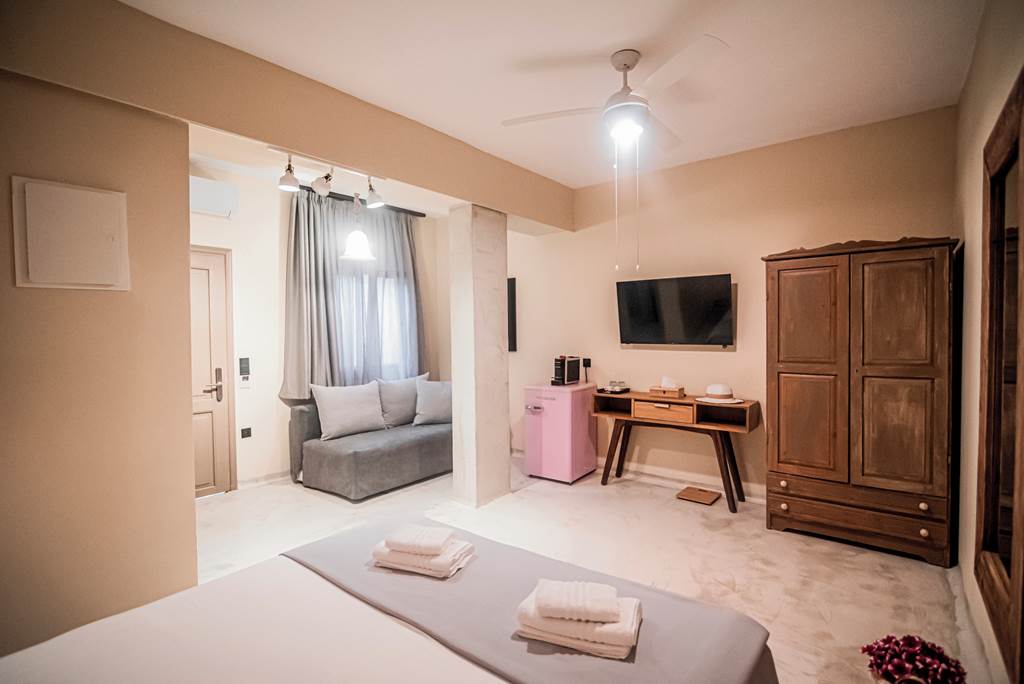 SKG_83410_Pefkon_Hotel_0623_01.jpg